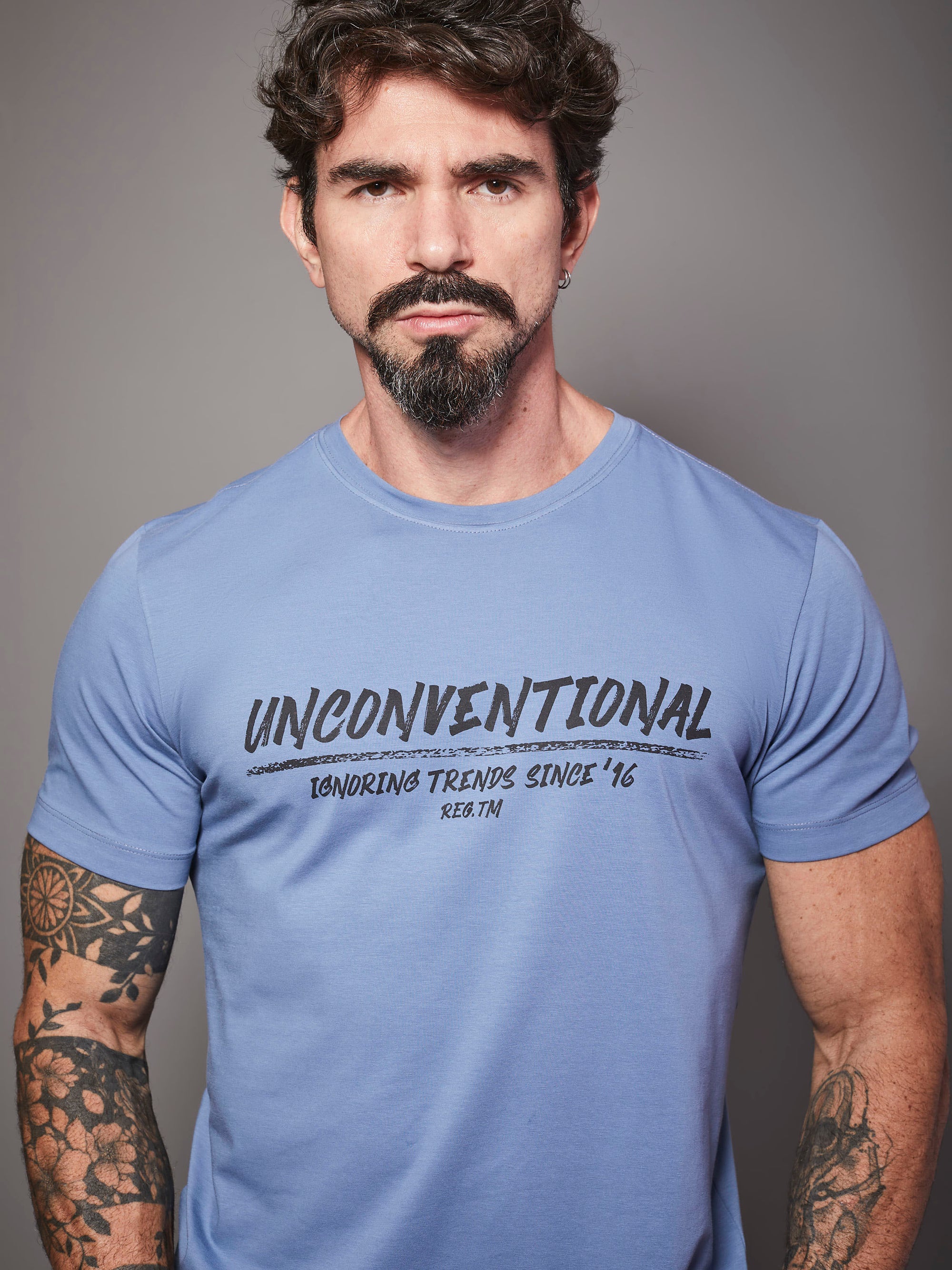 Camiseta Unconventional® Ignoring Trends