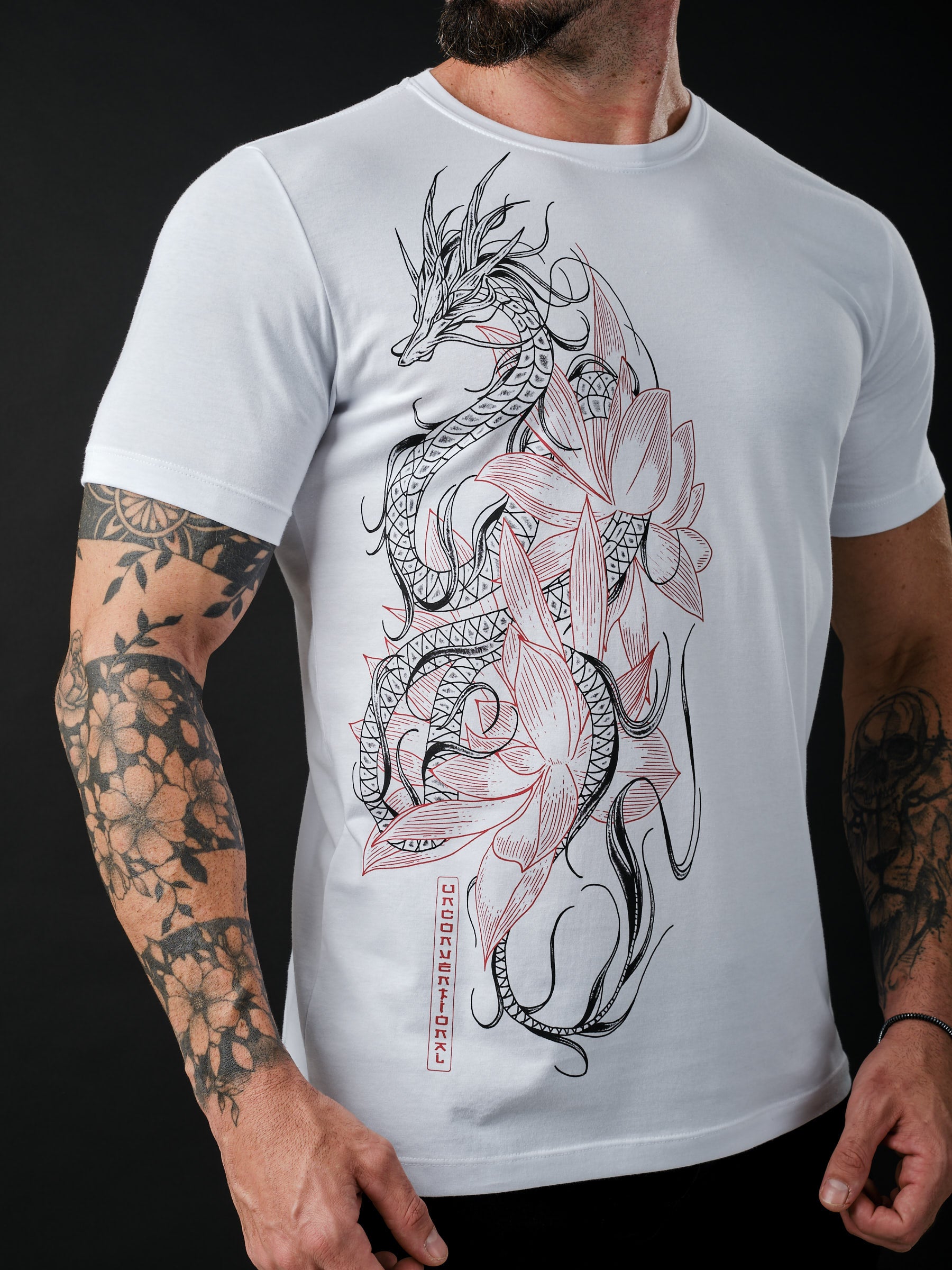 Camiseta Unconventional Dragon Flower em Algod o Eg pcio Branco